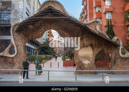 Puerta De La Finca Miralles, von Antoni Gaudí in Passeig de Manuel Girona 55, Barcelona. Katalonien. Spanien Stockfoto