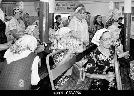 Dienst in der Kirche in Kasachstan Stockfoto