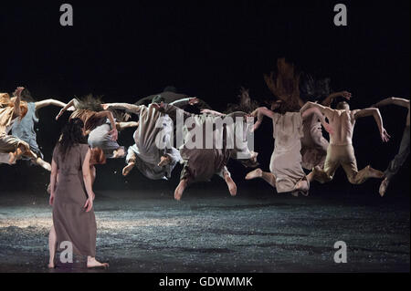 Foto-Probe von "Sacre", "Le Sacre du Printemps", Regie und Choreographie von Sasha Waltz Stockfoto