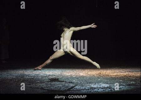 Foto-Probe von "Sacre", "Le Sacre du Printemps", Regie und Choreographie von Sasha Waltz Stockfoto