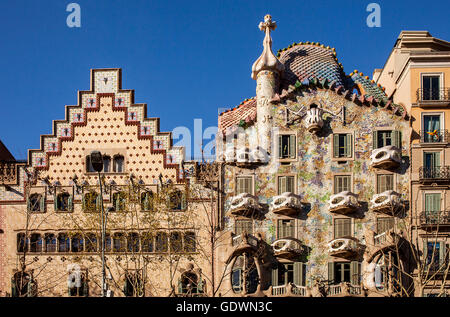 Amatller House (Puig ich Cadafalch) und Batlló House (Gaudí) sowohl im Art Nouveau auf dem Passeig de Gràcia Stil. Barcelona. Spanien Stockfoto