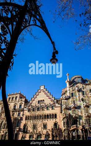 Amatller House (Puig ich Cadafalch) und Batlló House (Gaudí) sowohl im Art Nouveau auf dem Passeig de Gràcia Stil. Barcelona. Spanien Stockfoto