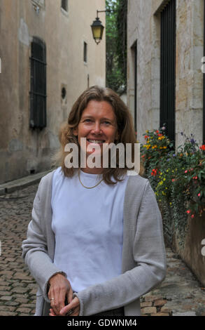 Véronique Drouhin in den Straßen von Beaune, Frankreich Stockfoto