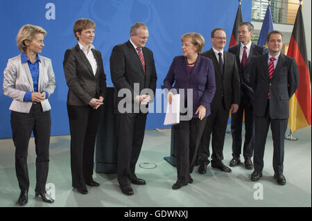 German Council of Wirtschaftsexperten und Merkel Stockfoto