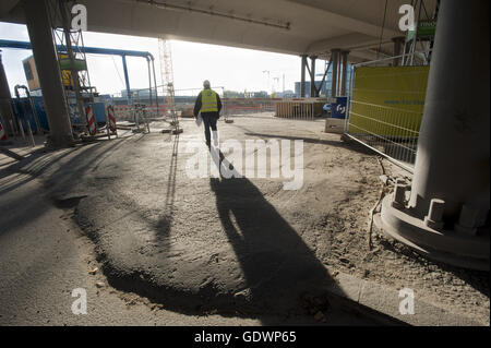 Die Bauarbeiten am Alexanderufer Stockfoto