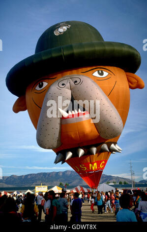 "Chesty die Bulldogge" spezielle Form Heißluftballon in Albuquerque International Balloon Fiesta. New Mexico, USA. Stockfoto