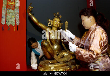 "Die Ausstellung '' Tibet – Klöster öffnen ihre Schatzkammern ''" Stockfoto