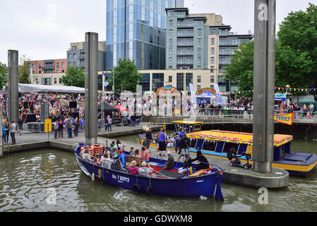 Bristol Fähre Wassertaxiboot Cascade Schritte landing, UK Stockfoto