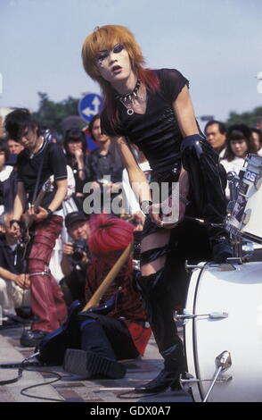 eine japanische Jugend Punk Band spielt auf einem Platz in der Stadt Tokio in Japan in Asien, Stockfoto