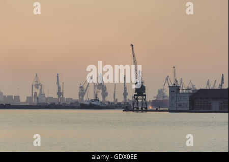 Der Hafen der Stadt Thessaloniki am Thermaischen Golf Stockfoto