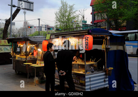 Streefood Anbieter in Seoul Stockfoto