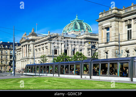 BNU, National University Library und der Straßenbahnhaltestelle, Straßburg, Elsass, Frankreich, Europa Stockfoto