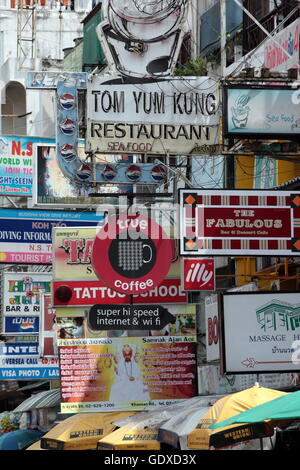 die Khao San Road in Banglamphu in der Stadt von Bangkok in Thailand in Suedostasien. Stockfoto