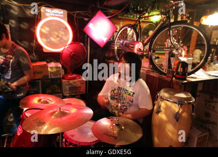 eine Musikbar in Banglamphu in der Stadt von Bangkok in Thailand in Suedostasien. Stockfoto