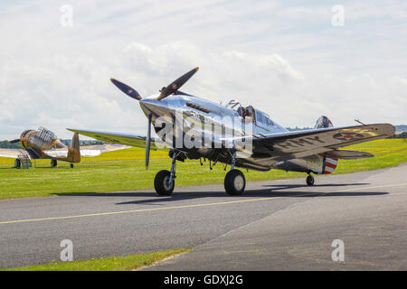 Curtiss p-40 Warhawk ist eine amerikanische einmotorigen, einsitzigen, Ganzmetall-Kämpfer und Erdkampfflugzeug, dass erste Fle Stockfoto