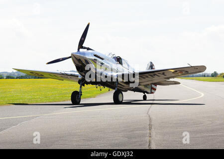 Curtiss p-40 Warhawk ist eine amerikanische einmotorigen, einsitzigen, Ganzmetall-Kämpfer und Erdkampfflugzeug, dass erste Fle Stockfoto
