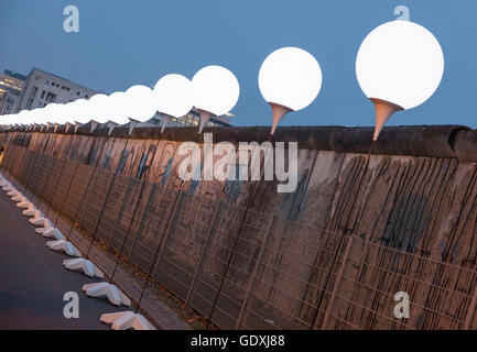 LICHTGRENZE (Grenze des Lichts) auf den 25. Jahrestag von The Fall of The Berlin Wall Stockfoto