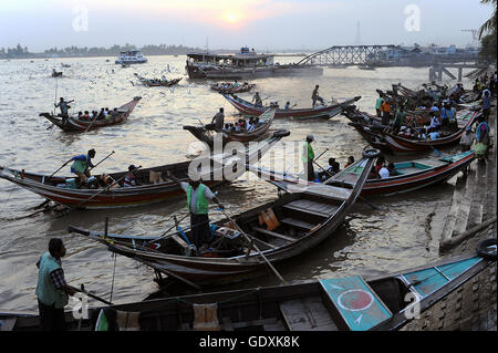 Yangon River taxi Stockfoto