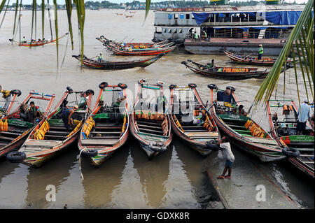 Yangon River taxi Stockfoto