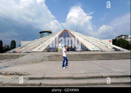 Piramida - ehemalige Enver-Hoxha-Museum Stockfoto