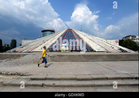 Piramida - ehemalige Enver-Hoxha-Museum Stockfoto