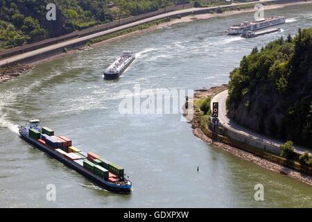 Bootsfahrt auf dem Rhein an der Loreley-Felsen Stockfoto