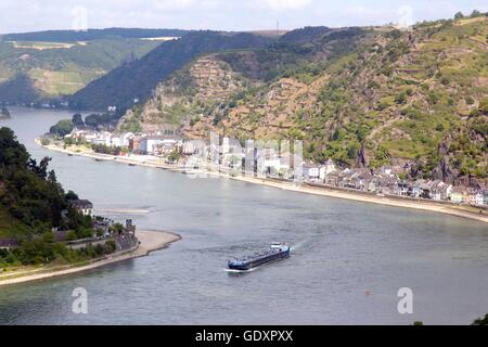 Bootsfahrt auf dem Rhein an der Loreley-Felsen Stockfoto