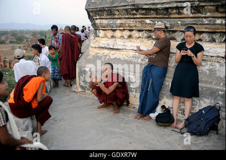 MYANMAR. Bagan. 2014. Touristen Stockfoto