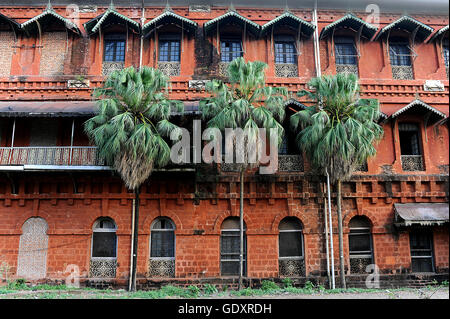 MYANMAR. Yangon. 2013. kolonialen Bahnhofsgebäude Stockfoto