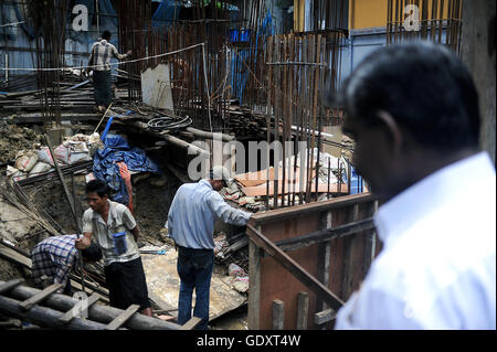 MYANMAR. Yangon. 2014. Bauarbeiter Stockfoto