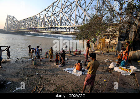 Indien. Kolkata. 2011. am Ufer des Hooghly Stockfoto