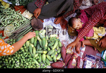 MYANMAR. Yangon. 2008. Straßenmarkt Stockfoto