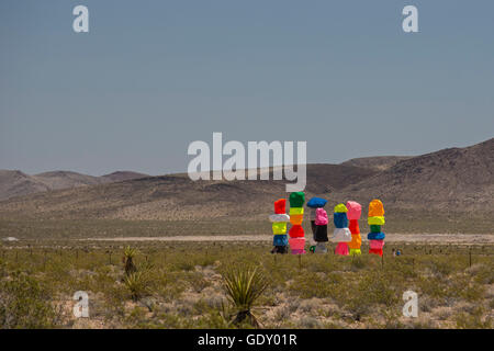 Jean, Nevada - sieben Magic Mountains, eine Kunst im öffentlichen Raum-Installation in der Wüste in der Nähe von Las Vegas, vom Schweizer Künstler Ugo Rondinone. Stockfoto