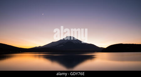 Mount Fuji über die Yamanaka-See Stockfoto