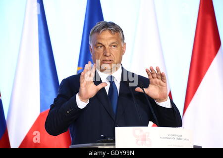 Offizielle Treffen teilgenommen PM Ungarn Viktor Orban. Visegrád-Gruppe Pressekonferenz unter dem Vorsitz des polnischen Primer Beata Szydlo. (Foto von Jakob Ratz / Pacific Press) Stockfoto