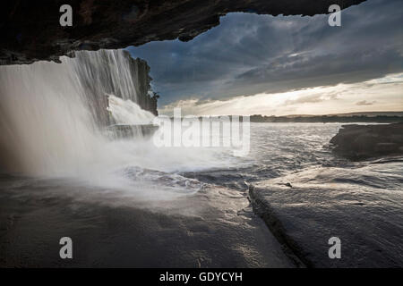 Sonne durch die Wolken gesehen vom Wasserfall, Bundesstaat Bolivar, Venezuela Stockfoto