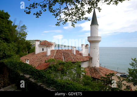 Ferienhaus am Meer. Königliche Residenz. Schöne Burg, Palast. Residenz der rumänischen Königin Maria.  Balchik Palast war der Favorit Stockfoto