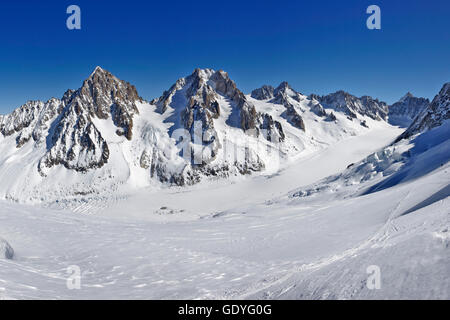 Geographie/reisen, Frankreich, Aiguille du Chardonnet (3824 m), Aiguille d'Argentiere (3901 m) und Argentiere Gletscher, Mont-Blanc, Chamonix, Additional-Rights - Clearance-Info - Not-Available Stockfoto