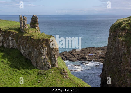 Dunseverick Castle im County Antrim, Nordirland. In der Nähe des kleinen Dorfes Dunseverick und den Giant's Causeway. D Stockfoto