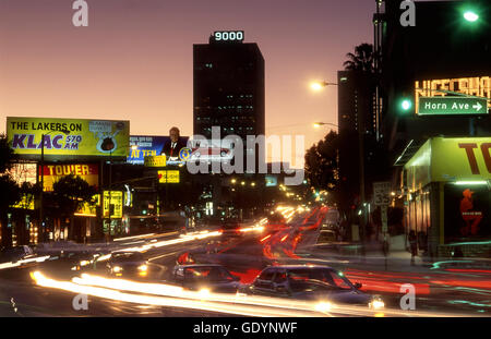 Blick auf den Sunset Strip Blick nach Westen von Horn Ave bei Sonnenuntergang in Los Angeles, CA ca. 1991 Stockfoto