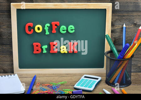 Kaffeepause Wort auf Schule-Brett Stockfoto