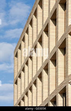 Detail der Backsteinfassade. Turnmill Gebäude, London, Vereinigtes Königreich. Architekt: Piercy & Unternehmen, 2015. Stockfoto