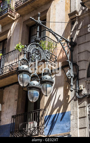 Low Angle View einer Straßenlaterne, Barcelona, Spanien. Stockfoto