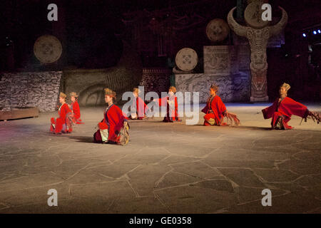 Folklore-Show für Touristen, Miao Town Hunan, Volksrepublik China 2016 Stockfoto