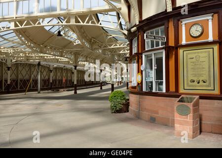 Wemyss Bay Edwardian Bahnhof Ticket Office und Plattform in Schottland, Großbritannien Stockfoto