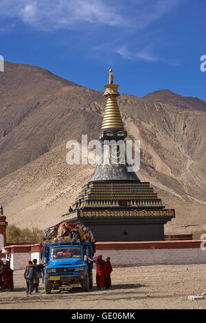 Geographie/Reisen, Tibet, Pilger und Chorten im Kloster Samye, Additional-Rights - Clearance-Info - Not-Available Stockfoto