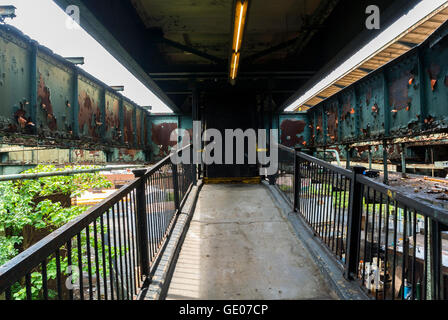 New York City, NY, USA, verfallene Struktur, Brücke in New York U-Bahn in Brooklyn, Bushwick Nachbarschaft, Stockfoto