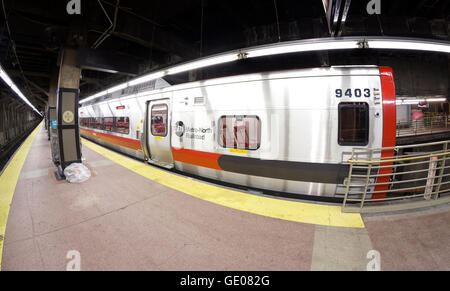 Fisheye-Objektiv Foto von MTA-Zug an der Grand Central Terminal. Stockfoto