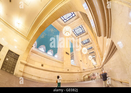 Fisheye-Objektiv Foto von Grand Central Terminal Interieur. Stockfoto