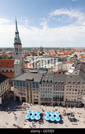 Geographie/Reisen, Deutschland, Bayern, München, Marienplatz, St. Peter's Kirche, Blick vom Turm des Neuen Rathaus, Additional-Rights - Clearance-Info - Not-Available Stockfoto